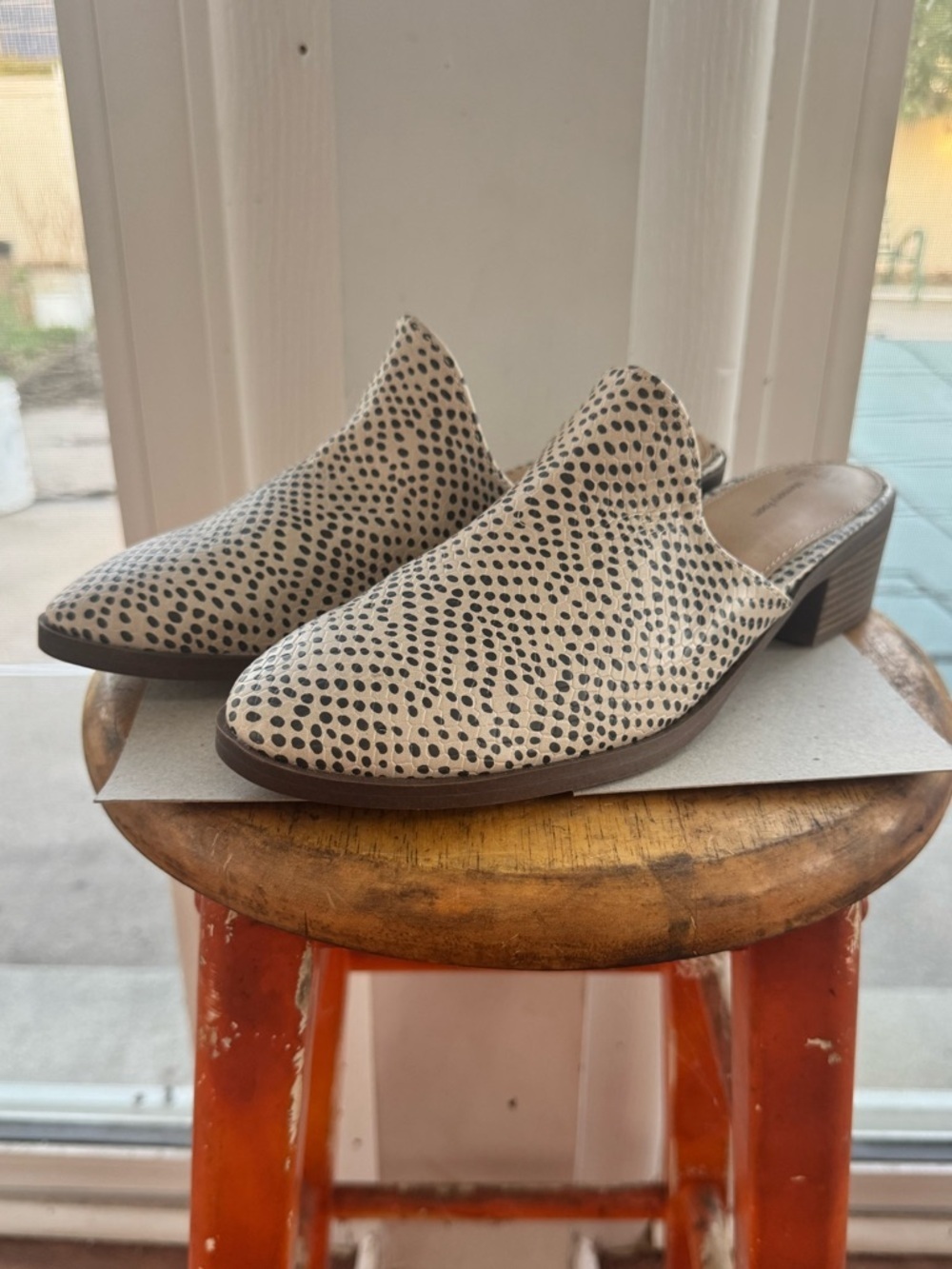 Time and Tru Women's Memory Foam Polka Dot Mules Size 9.5 low block 1.5 Inches - Picture 2 of 8